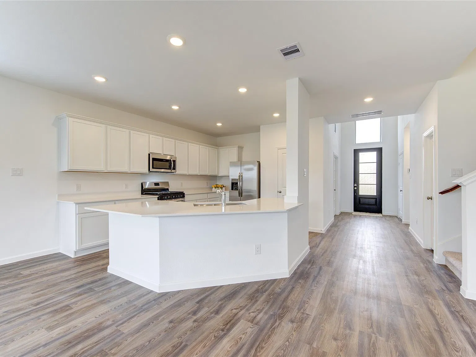 5 bed, 3.5 bath, 2758 sqft, $2,995 — Photo 4