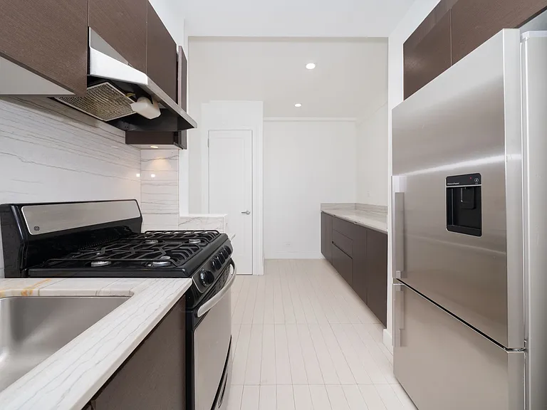 400 E 57th St #15L — Photo 8