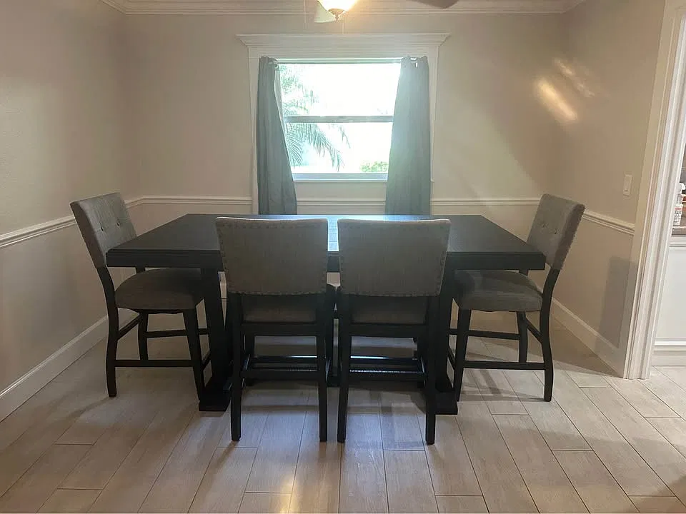 4 bed, $1,200 — Photo 2