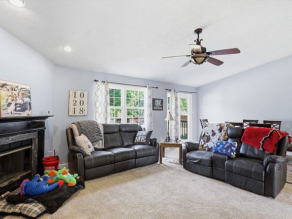 3rd image of 4025 Maple Manor Dr