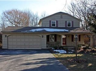 27 Little Briggins Cir, Fairport, NY 14450