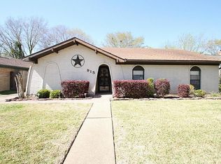 915 Redway Ln, Houston, TX 77062