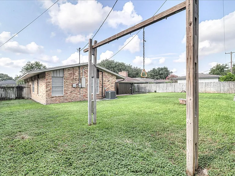 1022 Herndon St — Photo 40