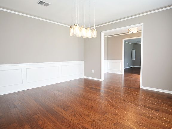 4th image of 1003 Woodbank Dr
