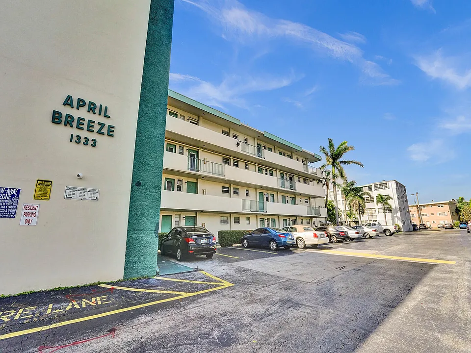 1333 E Hallandale Beach Blvd #302
