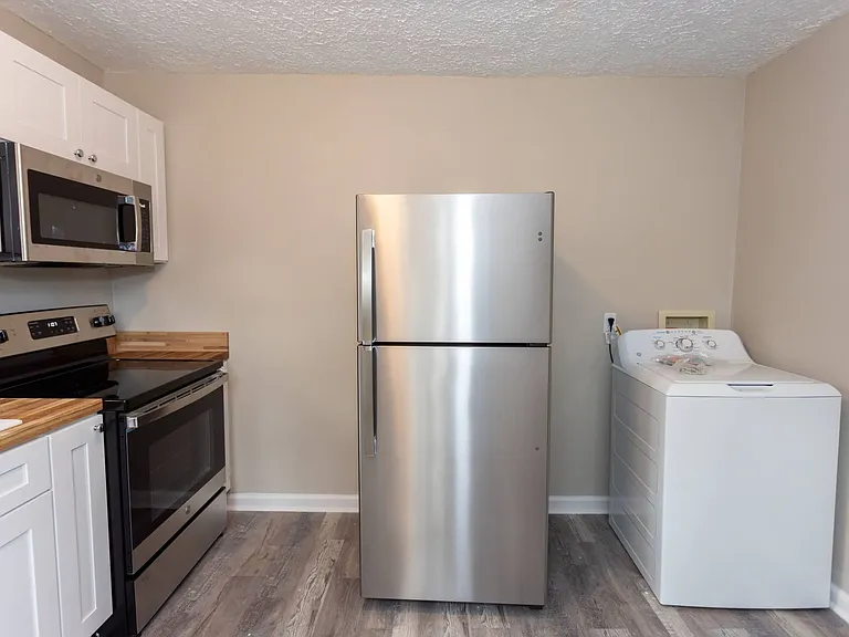 6 Country Squire Ct — Photo 17