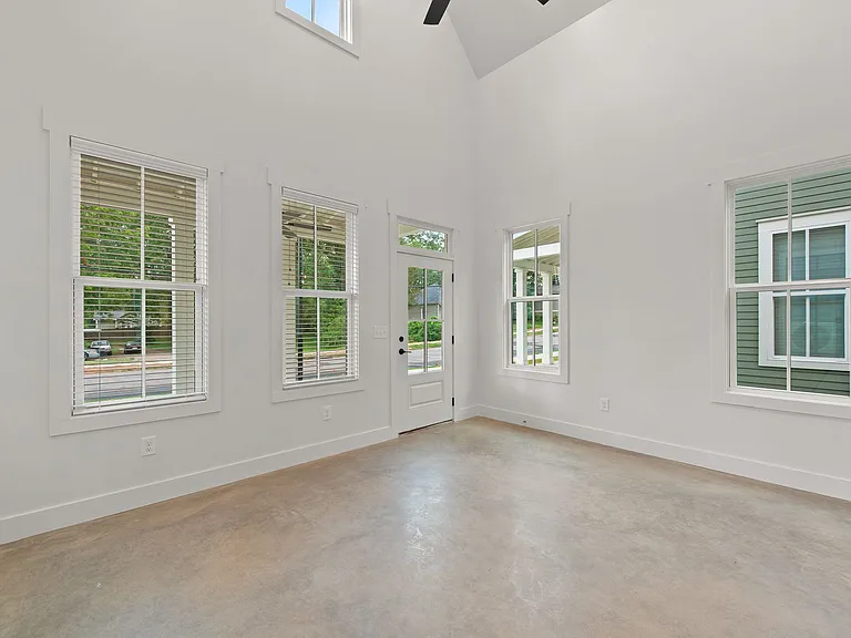 709 Jefferson St — Photo 9