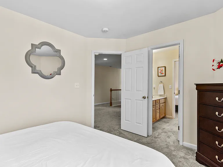 8 Bentley Way — Photo 26
