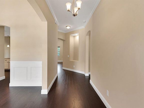 2nd image of 280003 Avenida De Soto