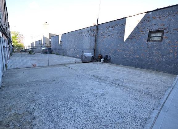 3rd image of 1252 Teller Ave