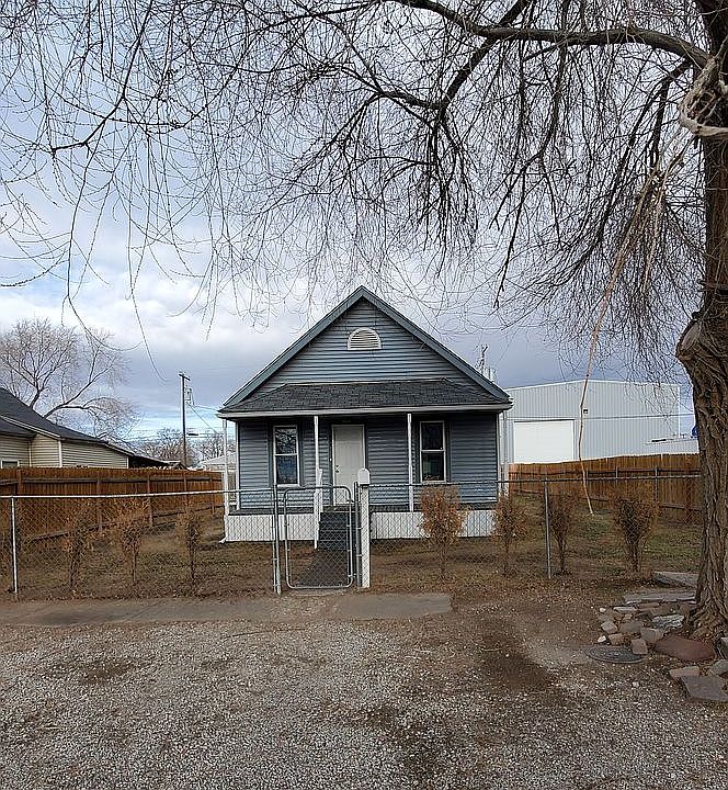 1st image of 328 5th Ave W