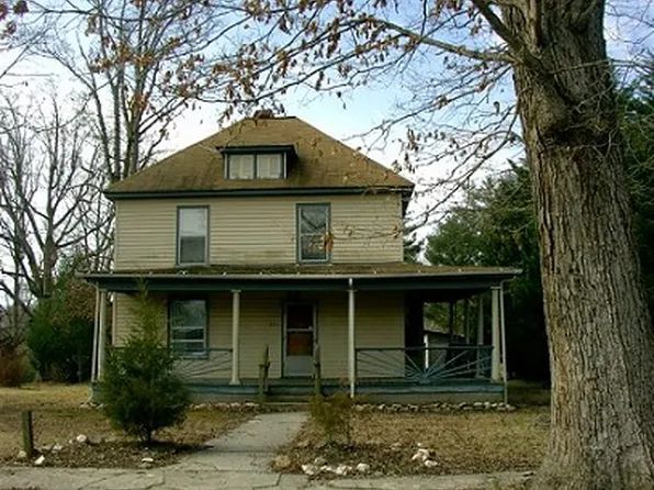1607 Lunenburg Ave, Victoria, VA 23974