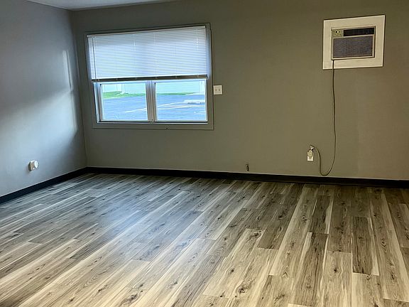 3rd image of 345 N Shabbona St APT 1E