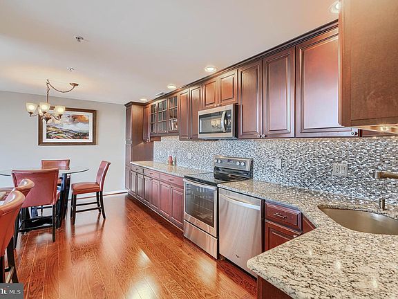 5th image of 1 Smeton Pl APT 1003