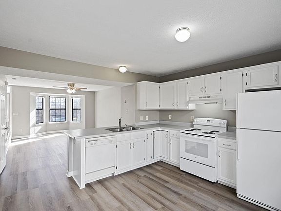 4th image of 548 Thomas Jefferson Cir Unit 53