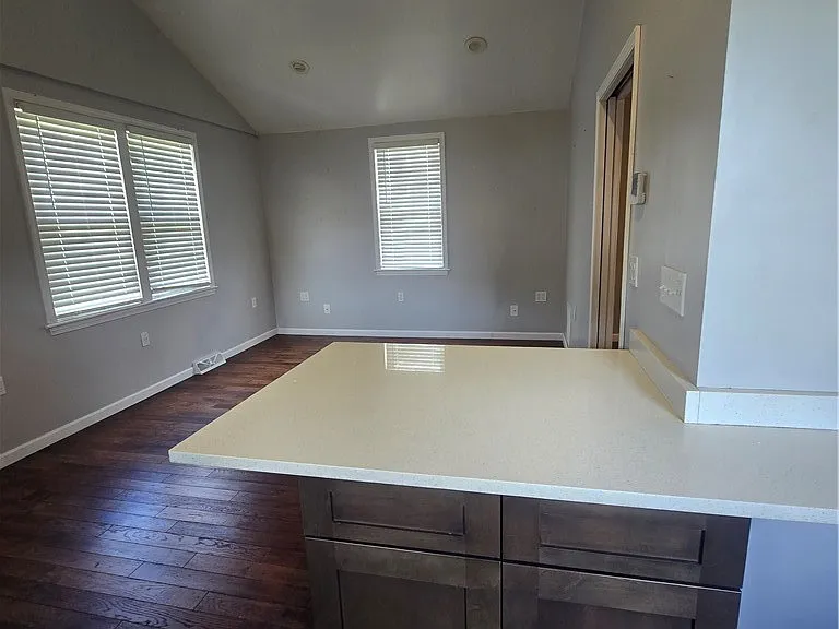 3025 Hazelhurst Ave — Photo 6