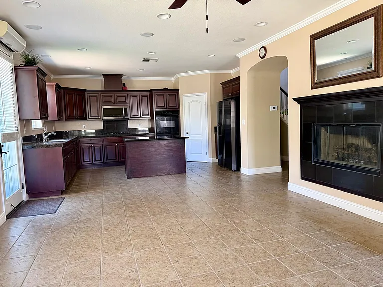 1326 Remington Ct — Photo 3
