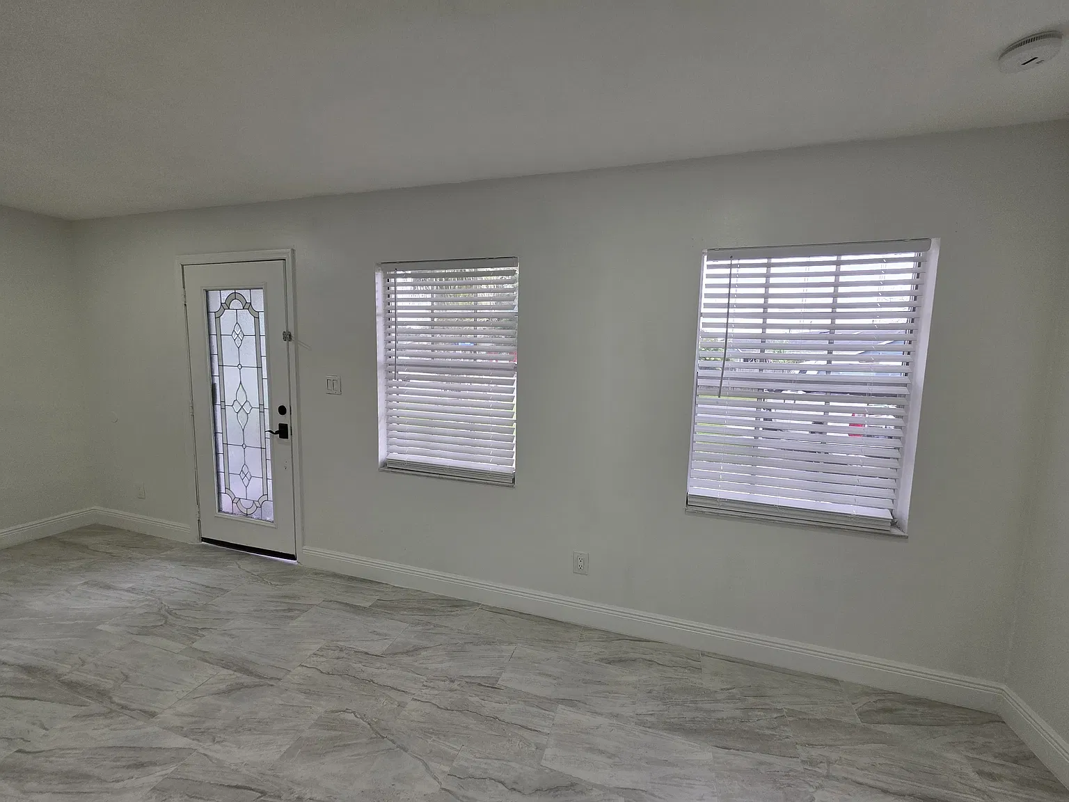 100 Hollyhock Cir — Photo 3