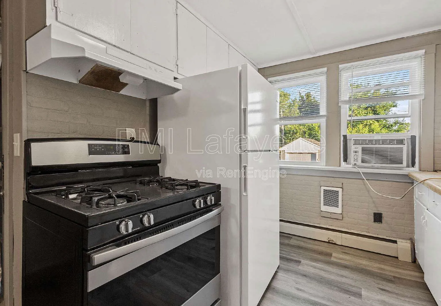 3 bed, 1.0 bath, 1800 sqft, $1,093 — Photo 4