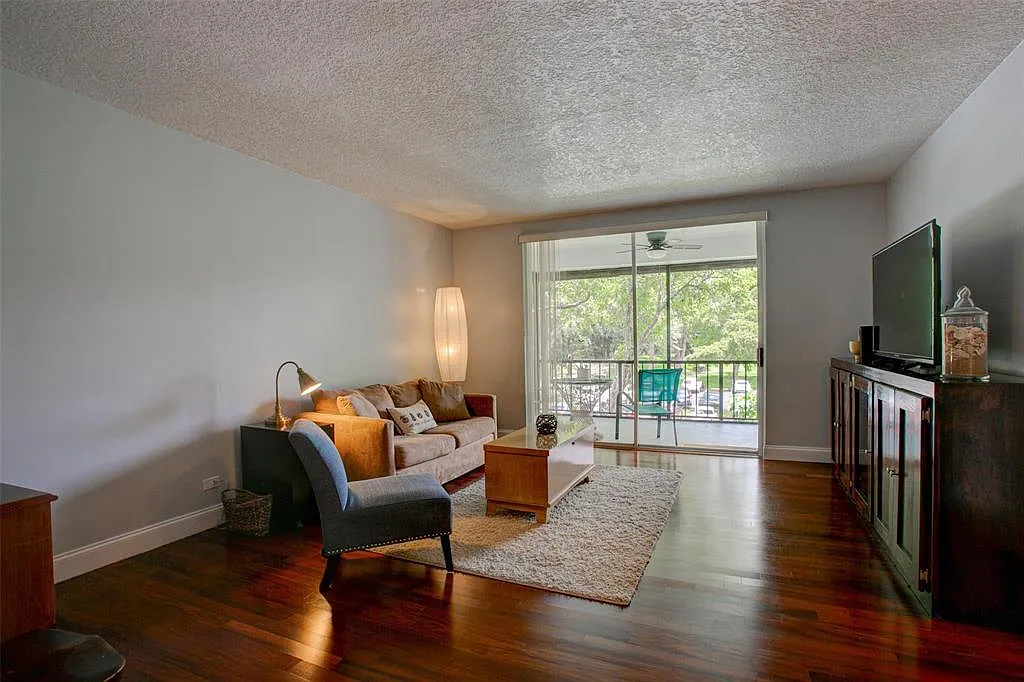 1 bed, 1.5 bath, 800 sqft, $1,800 — Photo 4