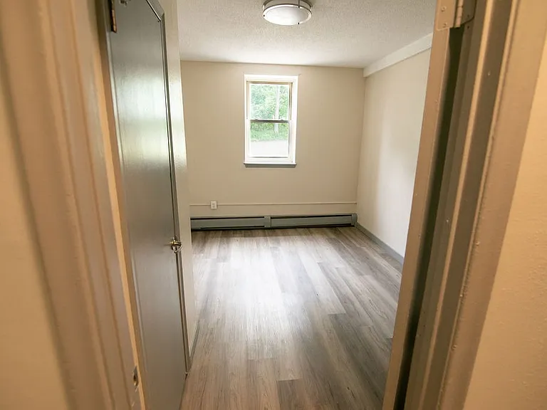 608 Allen St — Photo 5