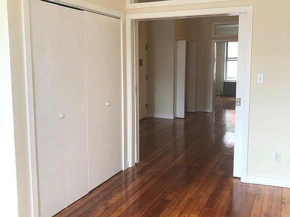 4th image of 421 42nd St #2