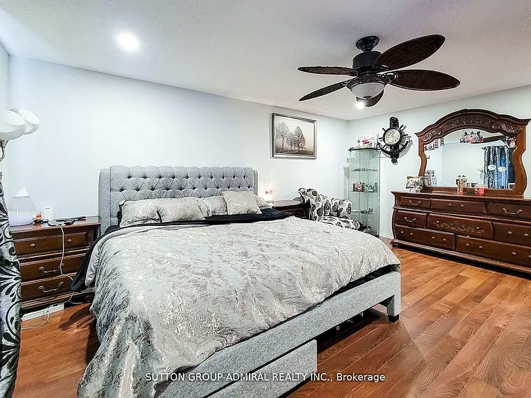 2 Royalwood Ct #52 — Photo 17