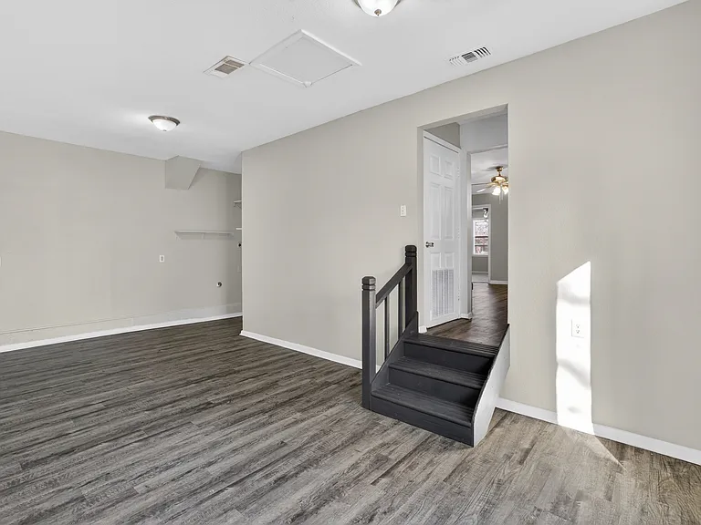 701 Harrison Ln — Photo 4