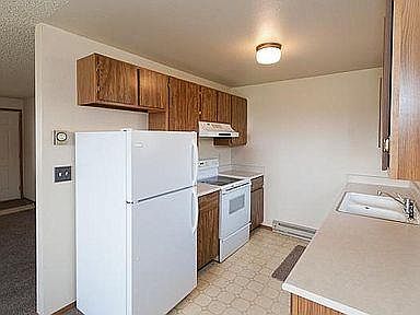 3rd image of 630 Cedar St APT 1