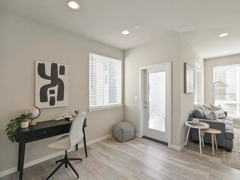 14715 Admiralty Way #B-7 — Photo 14