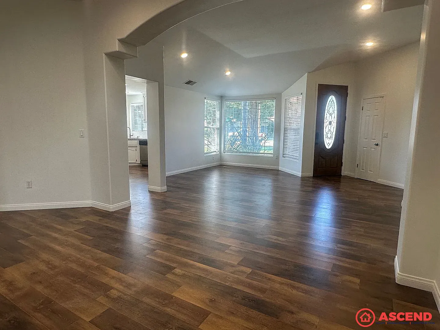Spacious 3BD/2.5BA Home in Bakersfield's 93311 HOA Community, Pool, Fireplace, Garage & Small Pet... — Photo 3