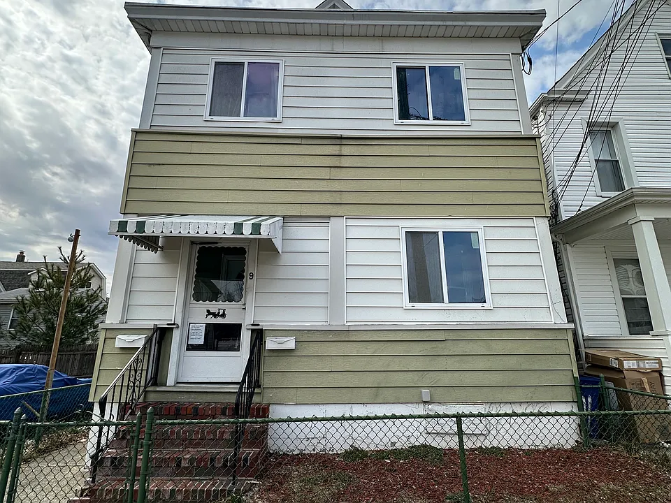 9 Blakely Pl #1