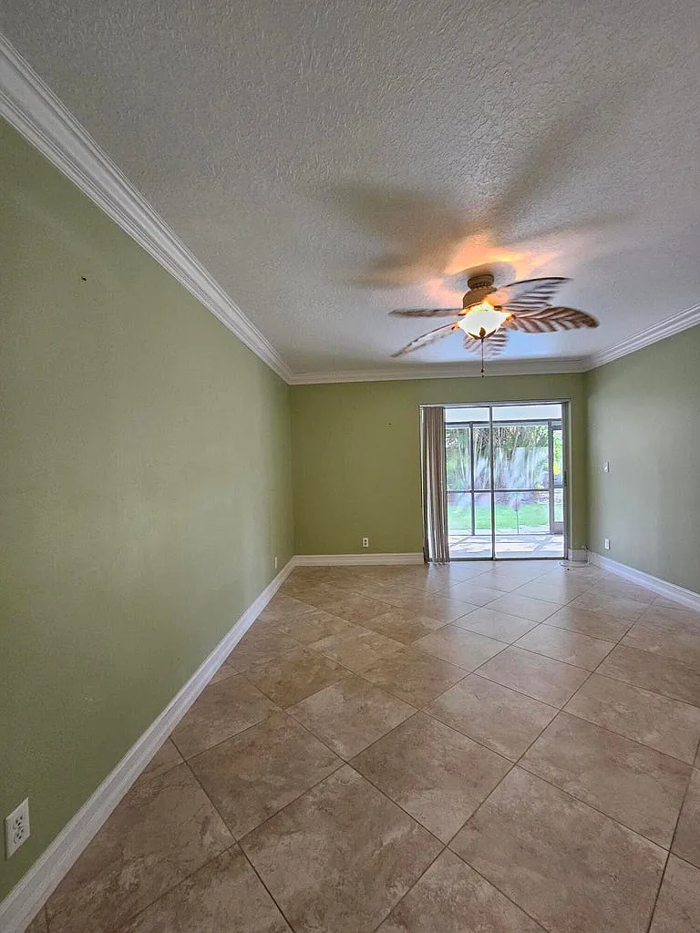 3 bed, 2.5 bath, 1386 sqft, $3,200 — Photo 3