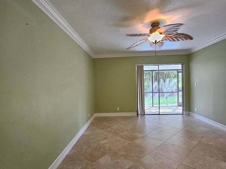 7526 Pinewalk Dr S — Photo 3