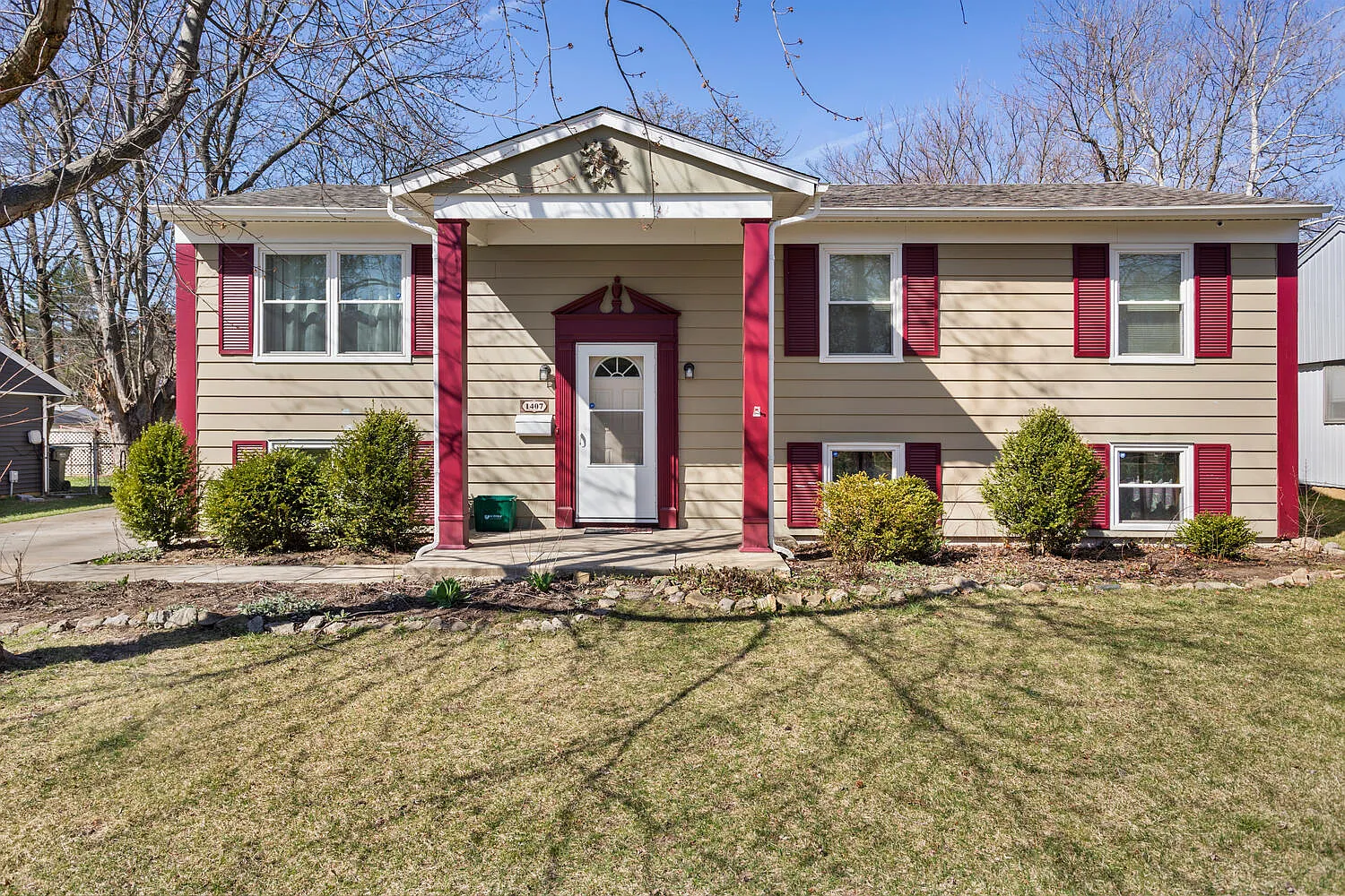 1407 S Curtiss Dr photo 1