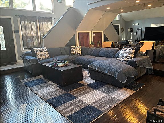 3rd image of 42 Bennett Avenue