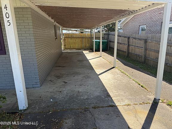 5th image of 405 McGuire Cir