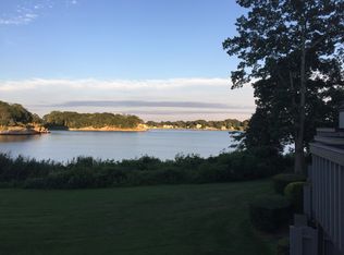 18 Harbour Vlg #B, Branford, CT 06405