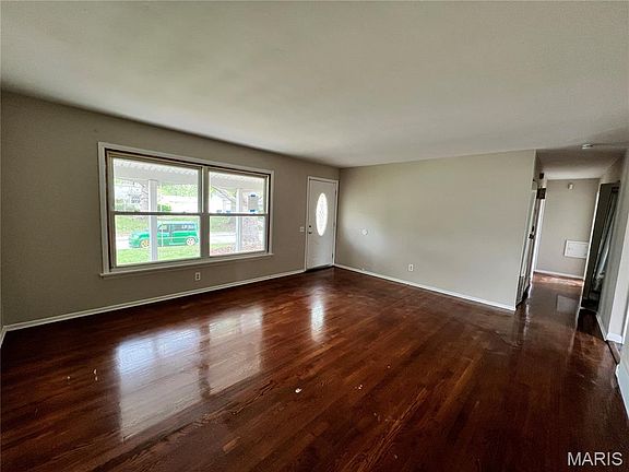 4th image of 1322 Petite Dr