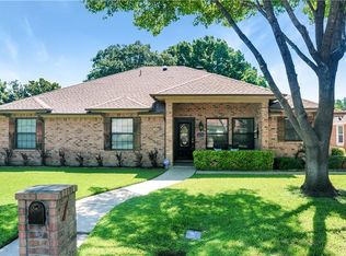 4213 Lake Vista Dr, Benbrook, TX 76132