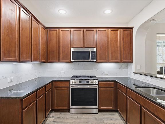5th image of 3101 Davis Ln APT 6702