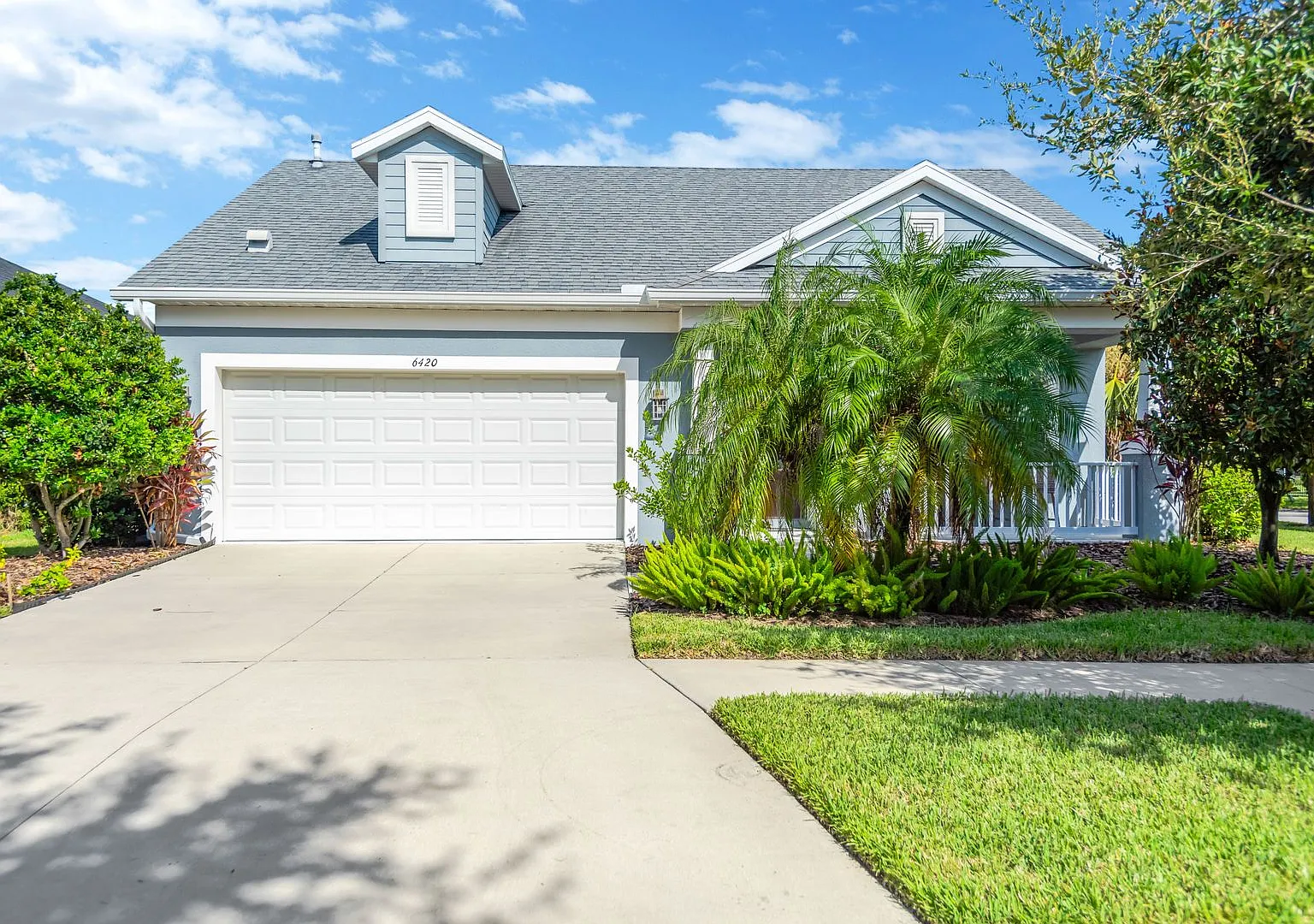 3 Bedroom 3 Bathroom Pool Home — Photo 2