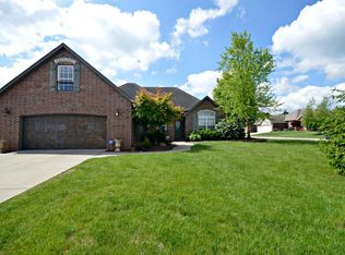2056 W Woodhaven Ct, Springfield, MO 65810