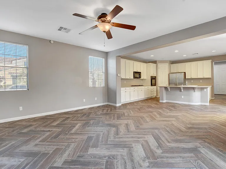 2349 Brooklyn Bridge St — Photo 13