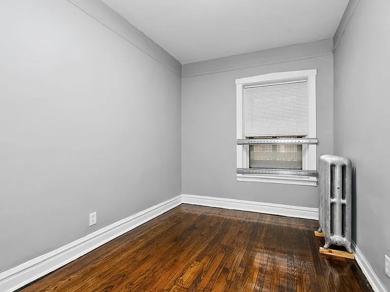 7557-59 S. Calumet Ave. / 348-58 E 76th St. — Photo 10