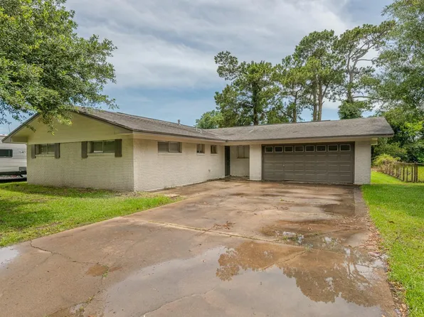 121 Glynn St, Bridge City, TX 77611