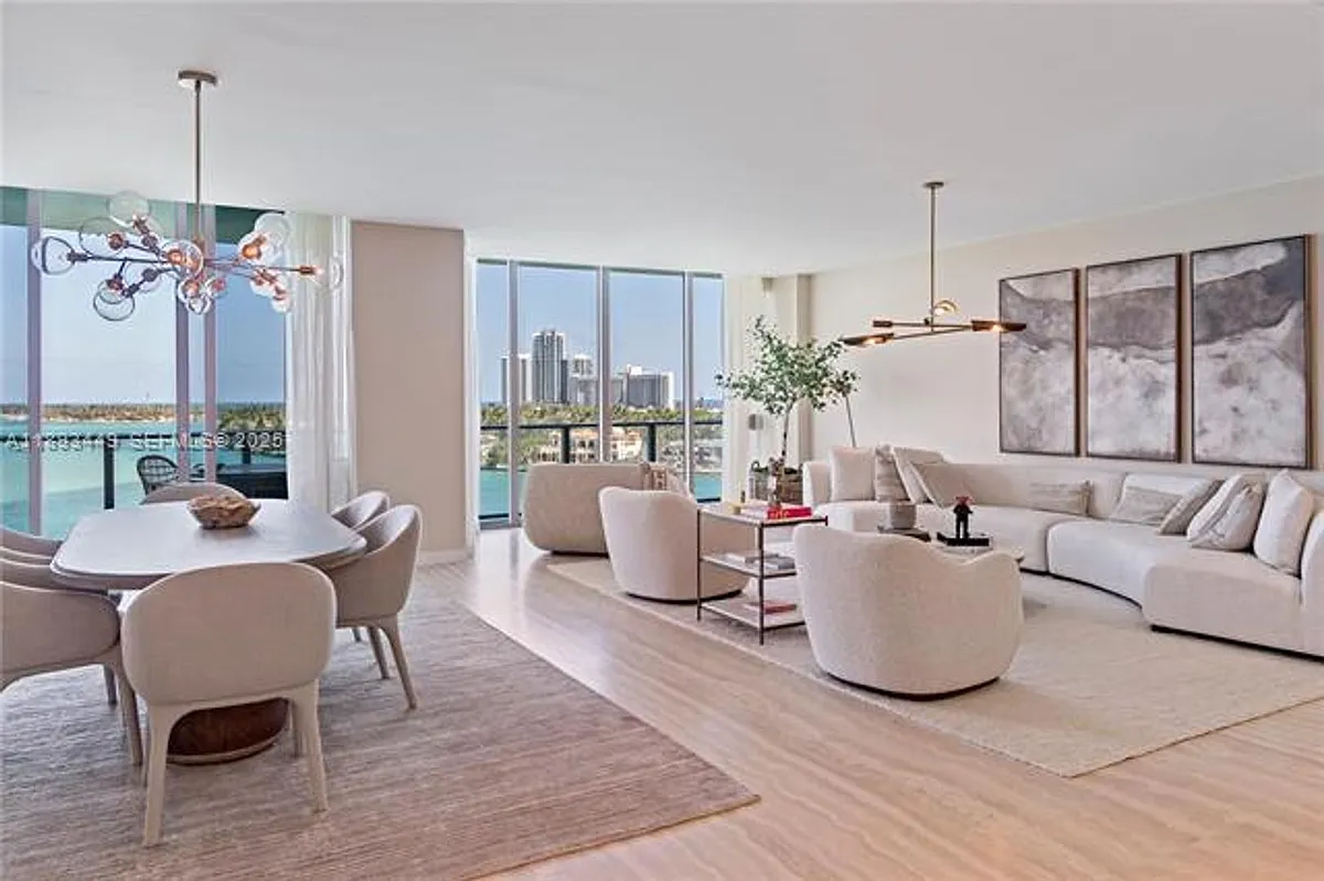 Building Photo - 1135 103rd St #Penthouse 2