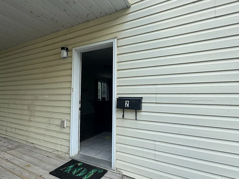 630 Dominion Ave #B — Photo 3