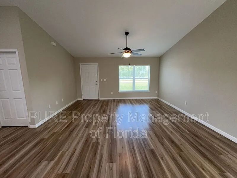 3 bed, 2.0 bath, 1373 sqft, $1,645 — Photo 4