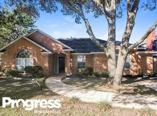 833 S Parks Dr, Desoto, TX 75115